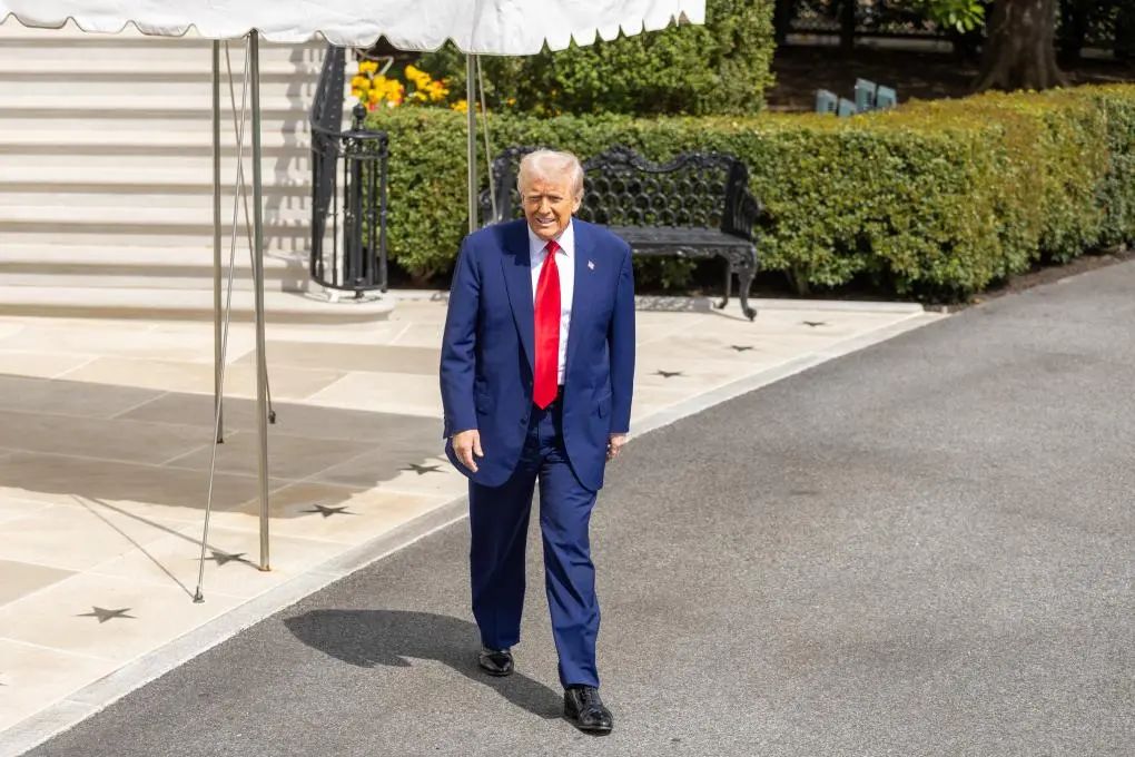 特朗普阵营被质疑公然操控股市牟利，白宫回应