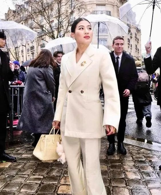 现象级曝光！蕾哈娜、贝克汉姆等明星纷纷“带货”！Labubu冲破关税打压，在美国卖断货→ 第2张